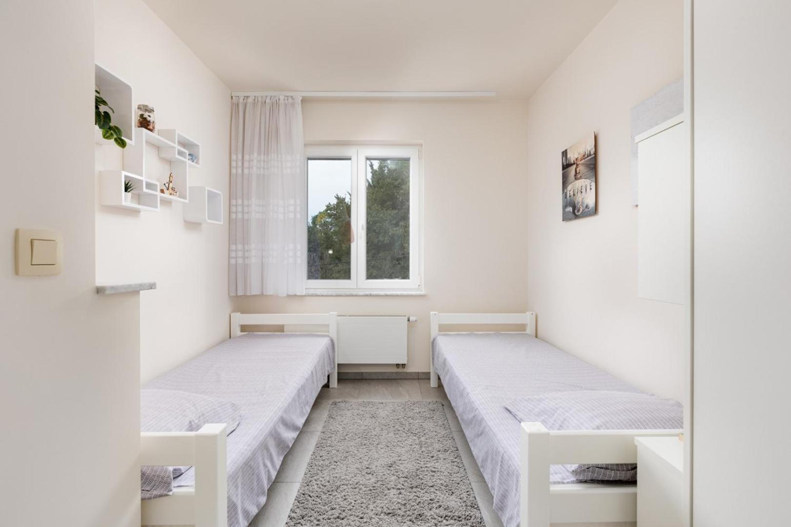 Apartments Pivas Malinska Buitenkant foto