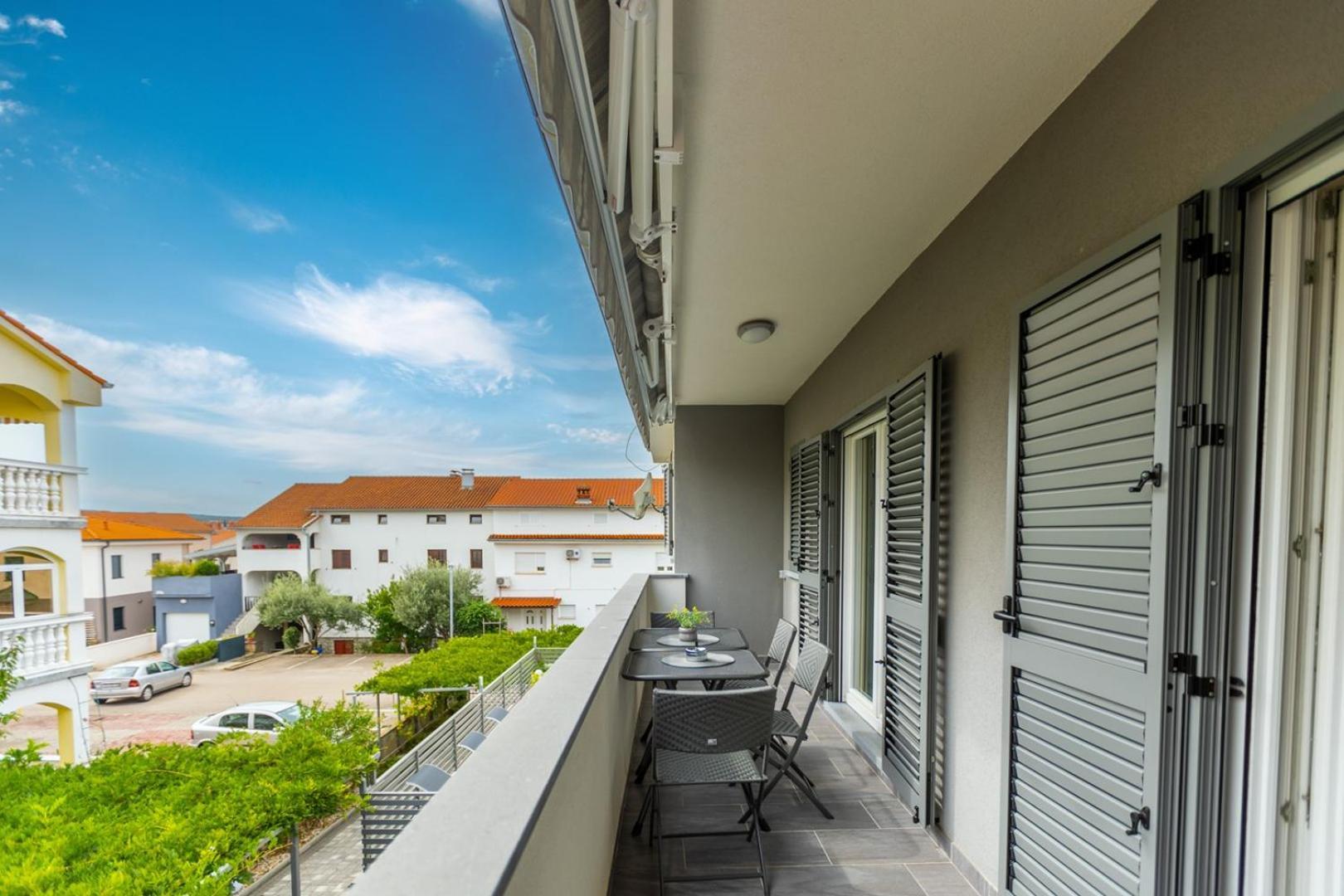 Apartments Pivas Malinska Buitenkant foto